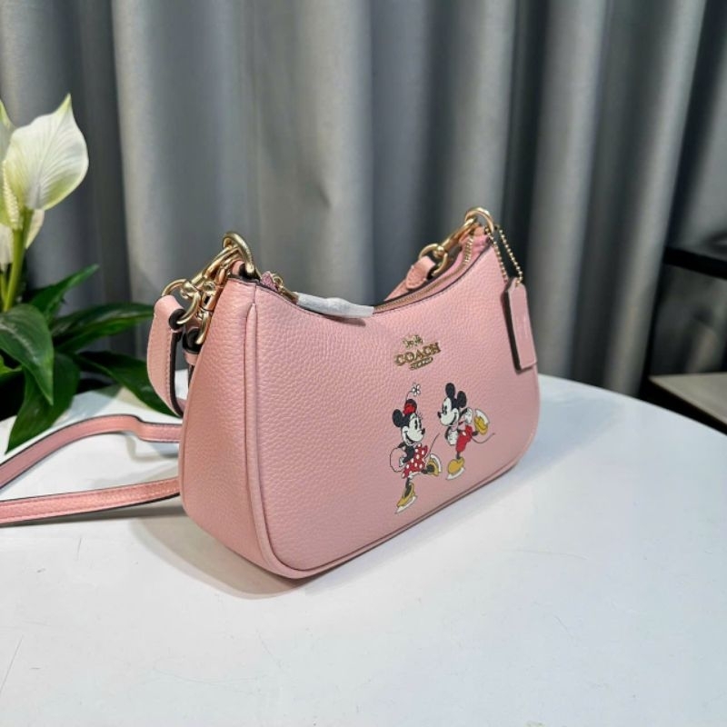 Túi xách Disney X Coac.h Teri Shoulder Bag With Ice Skate Motif✨Mẫu coac.h thuyền đơn giản dễ phối