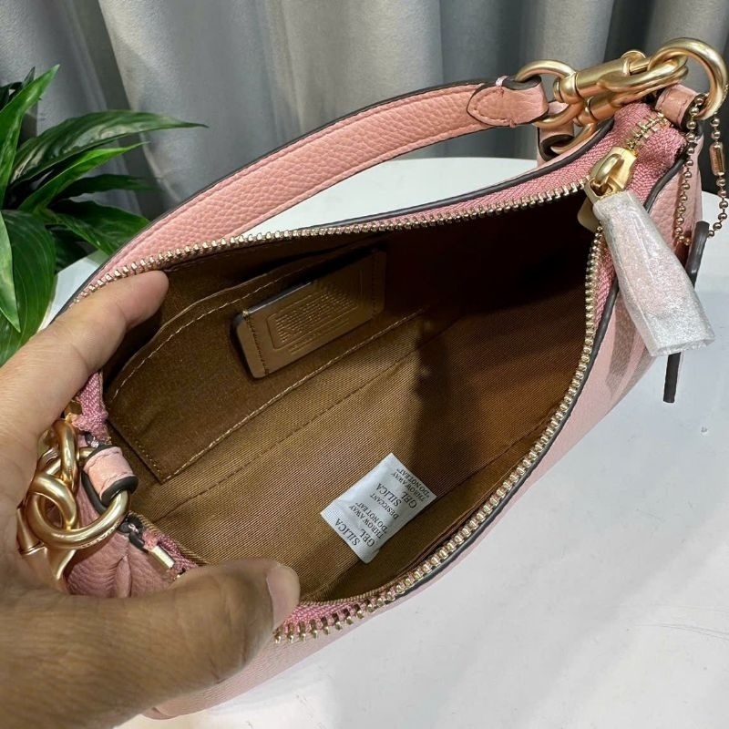 Túi xách Disney X Coac.h Teri Shoulder Bag With Ice Skate Motif✨Mẫu coac.h thuyền đơn giản dễ phối