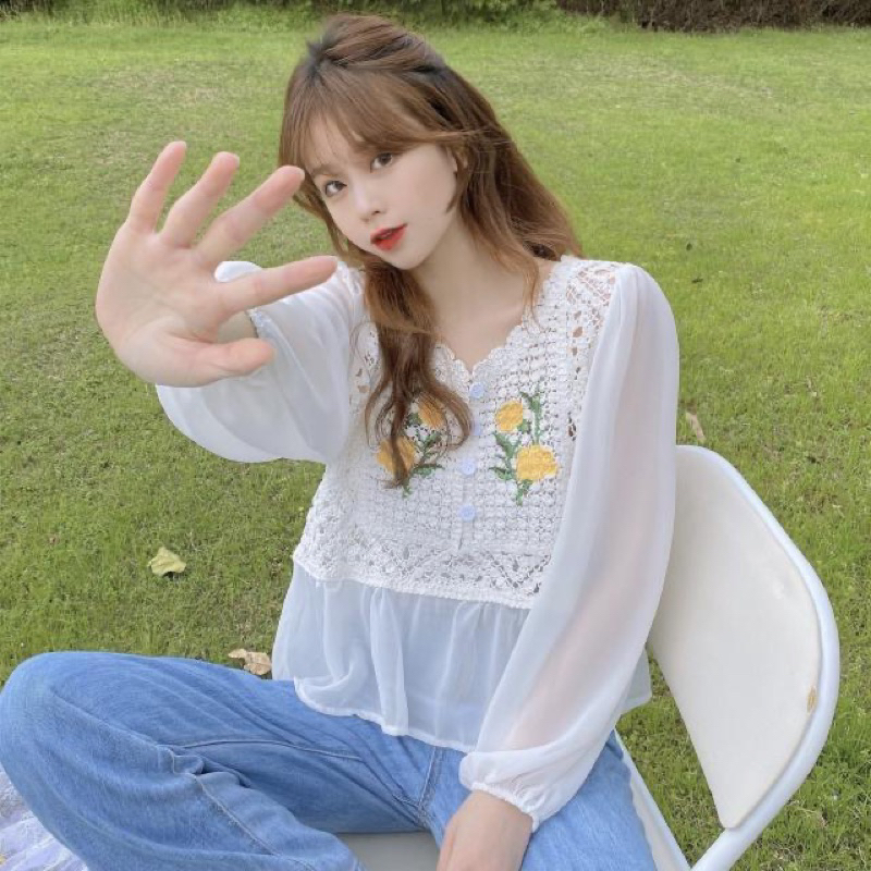Áo sơ mi ren bánh bèo hoa LeLa mã LDT07 màu trắng be