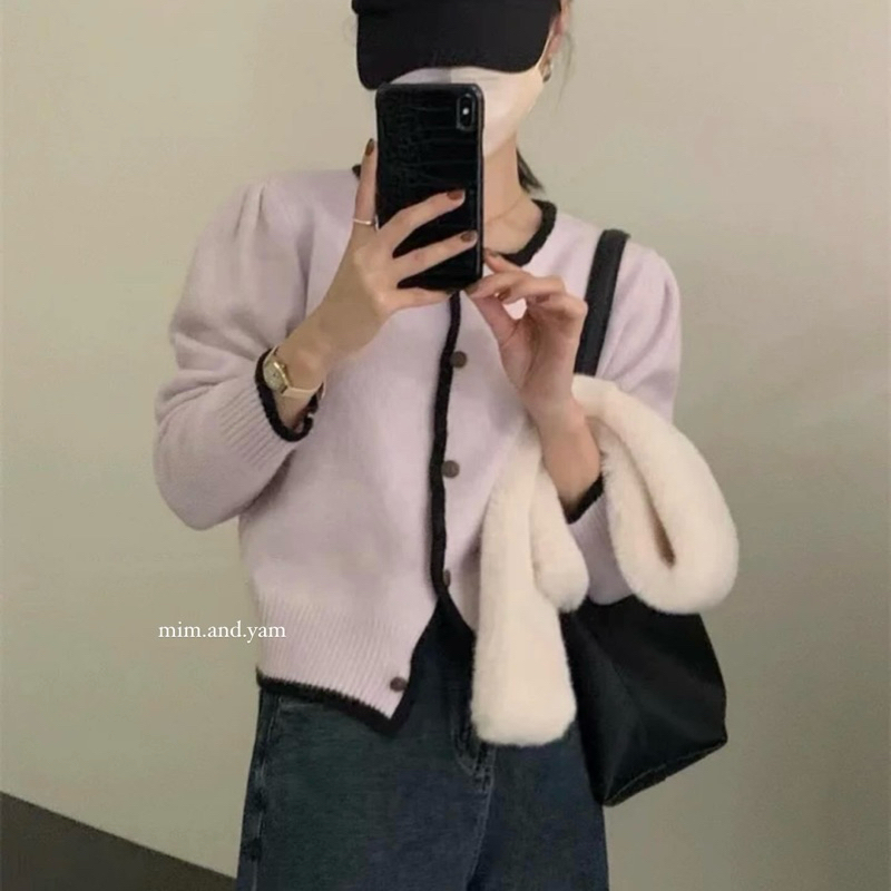 Áo len viền cúc đồng