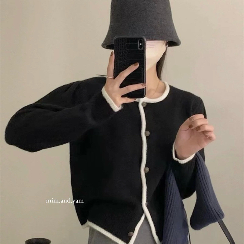 Áo len viền cúc đồng