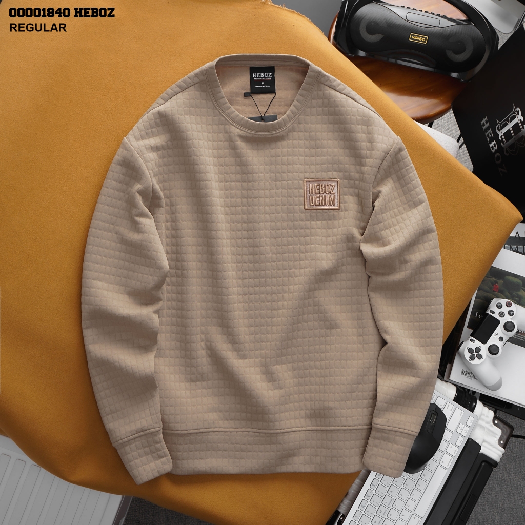 Áo sweater nam vải dệt caro chìm thêu logo Heboz 2 màu đen, nâu - 00001840