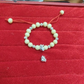 Charm  mèo thần tài bạc ta xỏ ngang