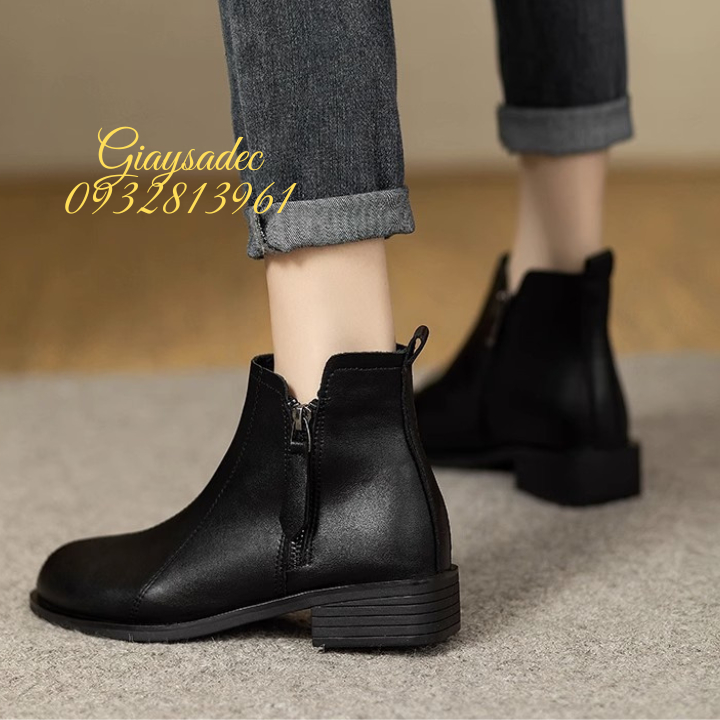 Giày boot cổ ngắn đế 3cm hai dây keo màu đen GB231B