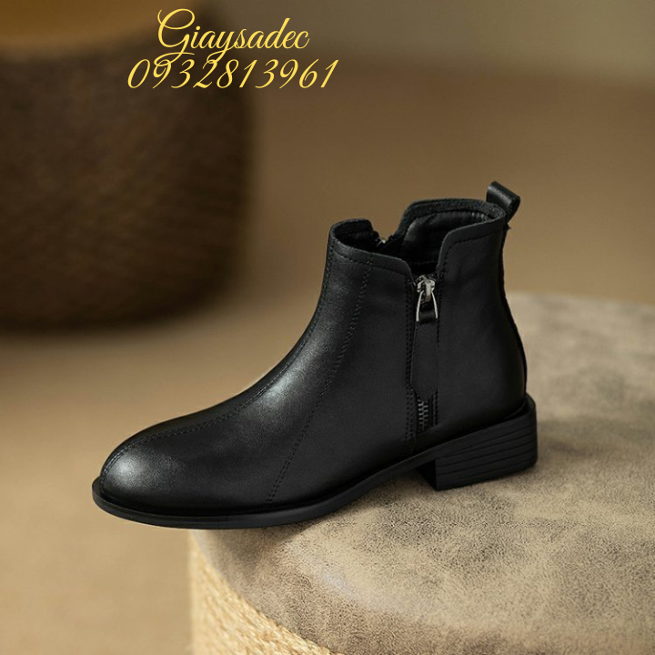 Giày boot cổ ngắn đế 3cm hai dây keo màu đen GB231B