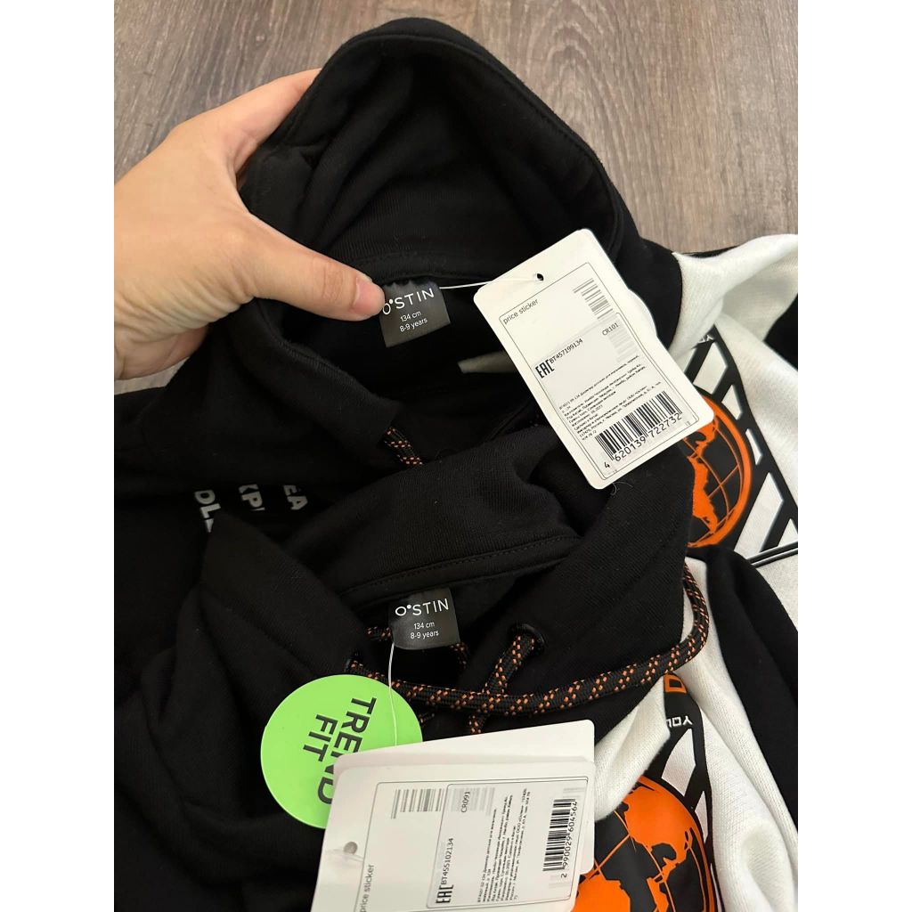 Áo nỉ ostin phối màu cho bé chữ cam