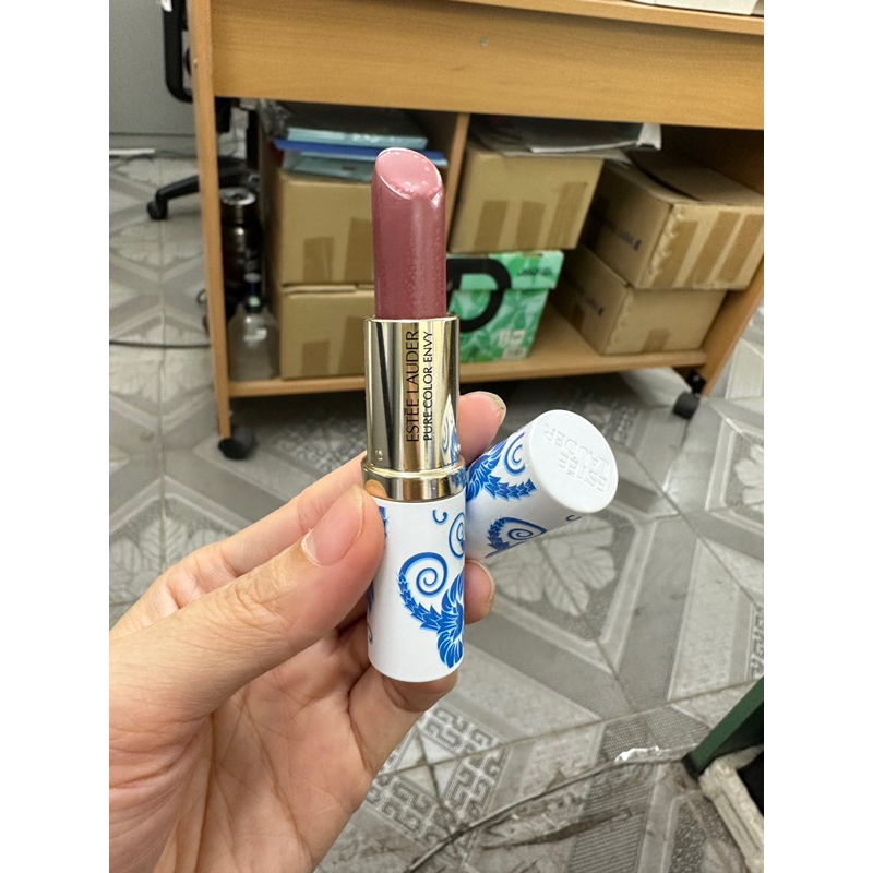 Son Estee Lauder unbox màu 561