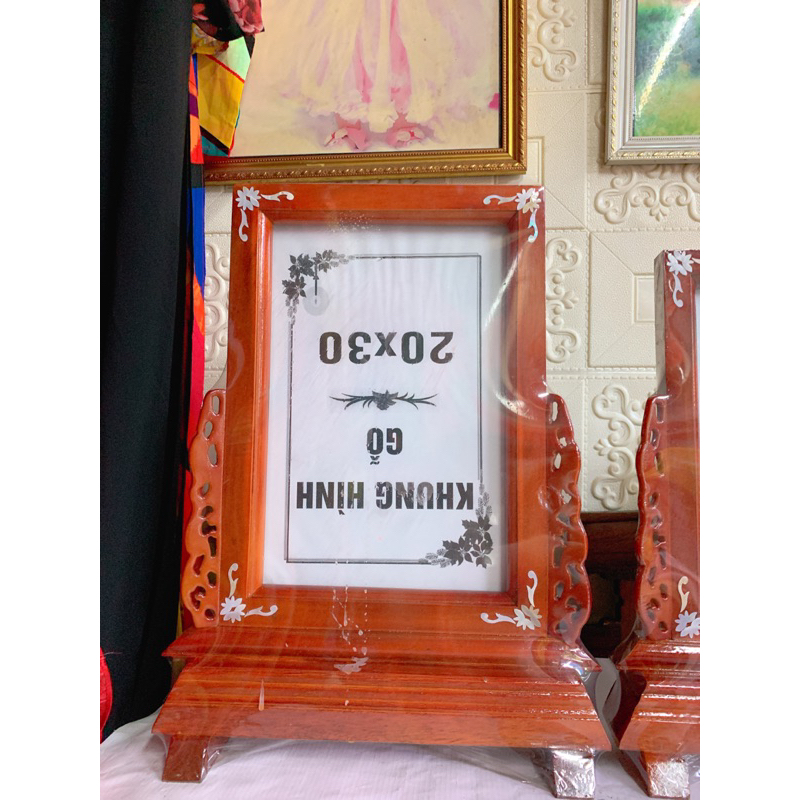 Khung hình thờ gỗ tràm màu nâu lọng
