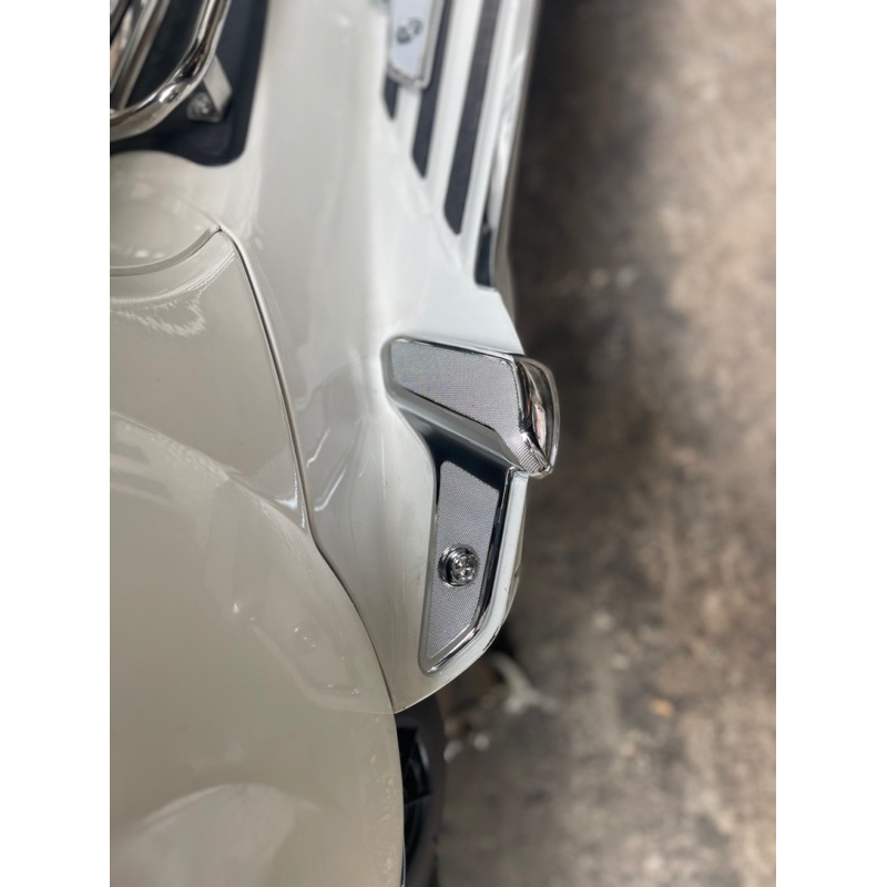 Gác chân crom cho vespa