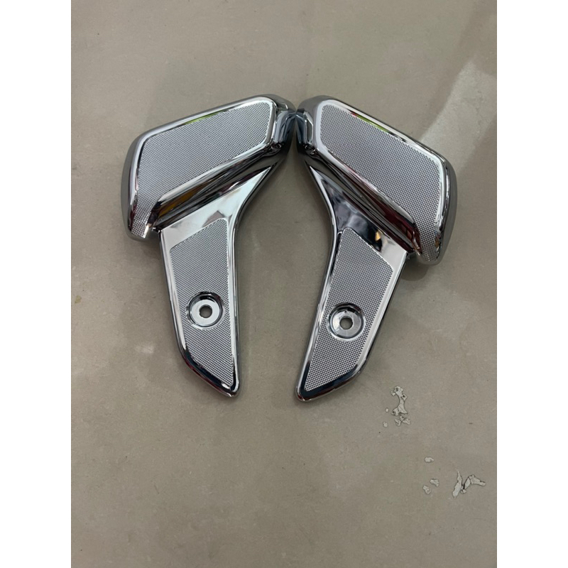 Gác chân crom cho vespa