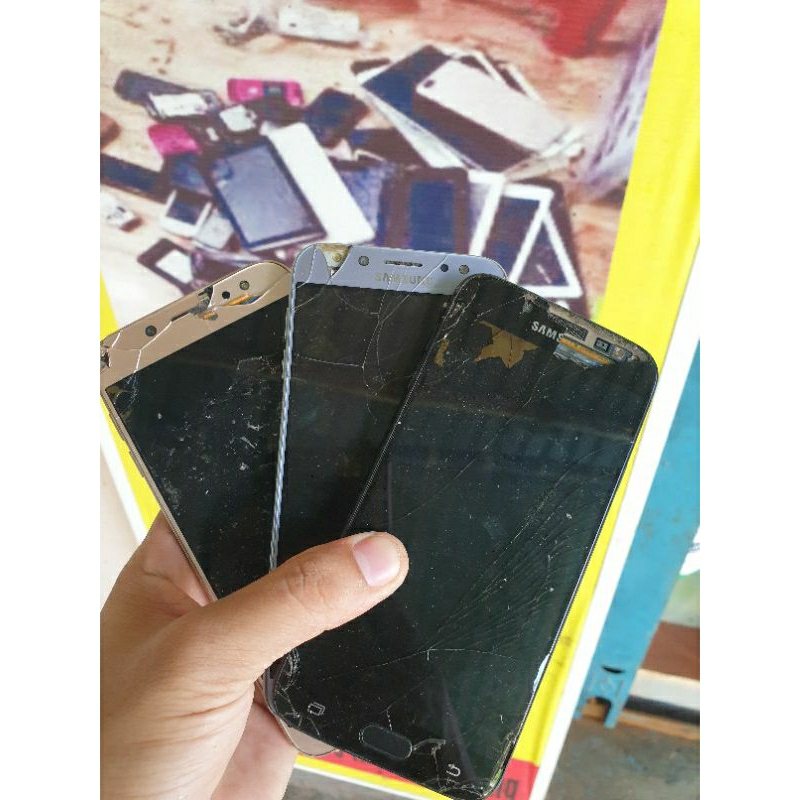 Cụm xác samsung j7 pro  sống zin full hư màn hình
