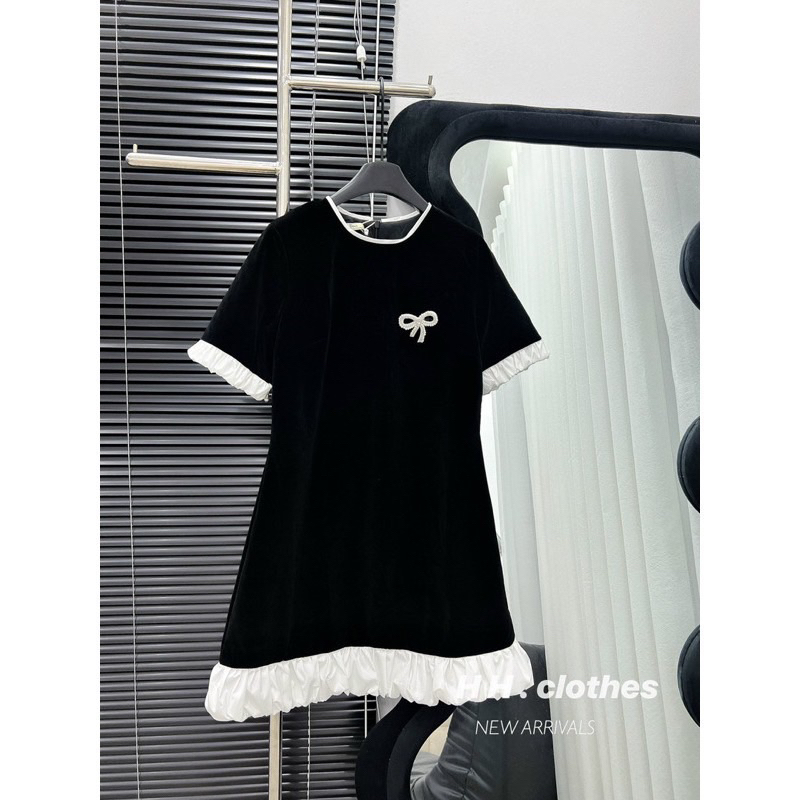 Bigsize Đầm nhung đen suông phối bèo trắng 55-95kg