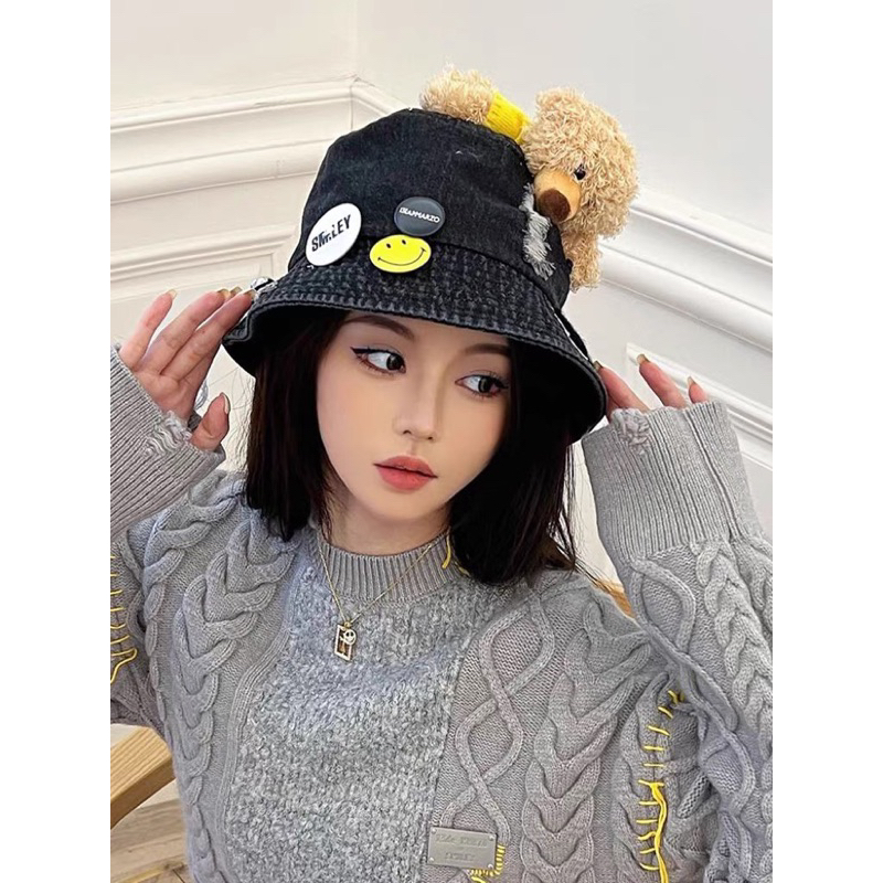 Mũ bucket bò 13de marzo đính gấu bông mai phương bùi