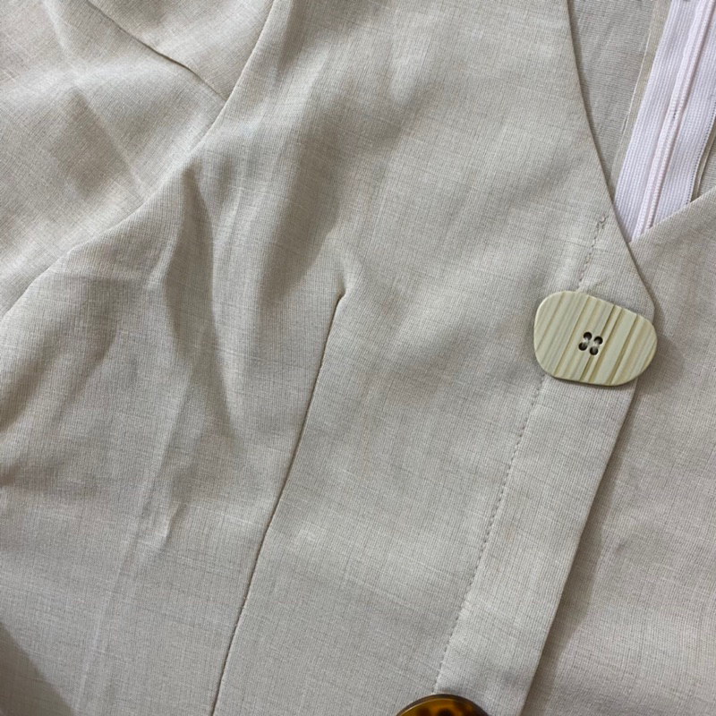 Đầm váy cộc tay màu be vintage