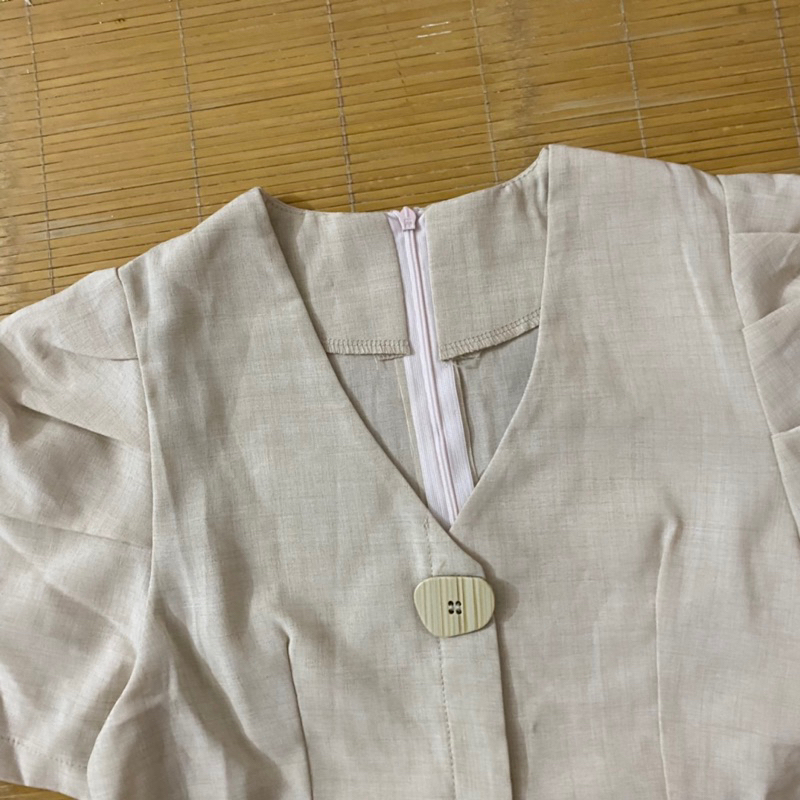 Đầm váy cộc tay màu be vintage