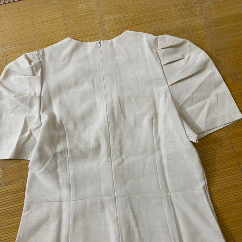 Đầm váy cộc tay màu be vintage