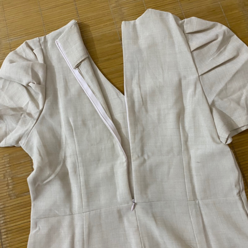 Đầm váy cộc tay màu be vintage