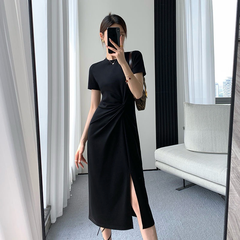 ĐẦN THUN TAY NGẮN CỔ TRÒN VỚI THIẾT KẾ XOẮN EO