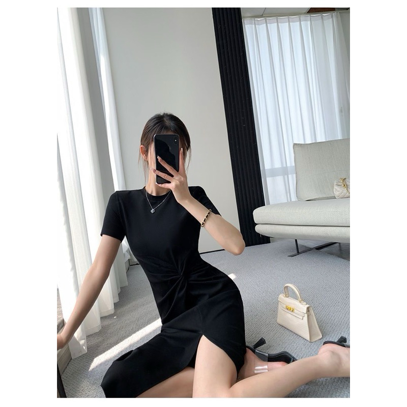 ĐẦN THUN TAY NGẮN CỔ TRÒN VỚI THIẾT KẾ XOẮN EO