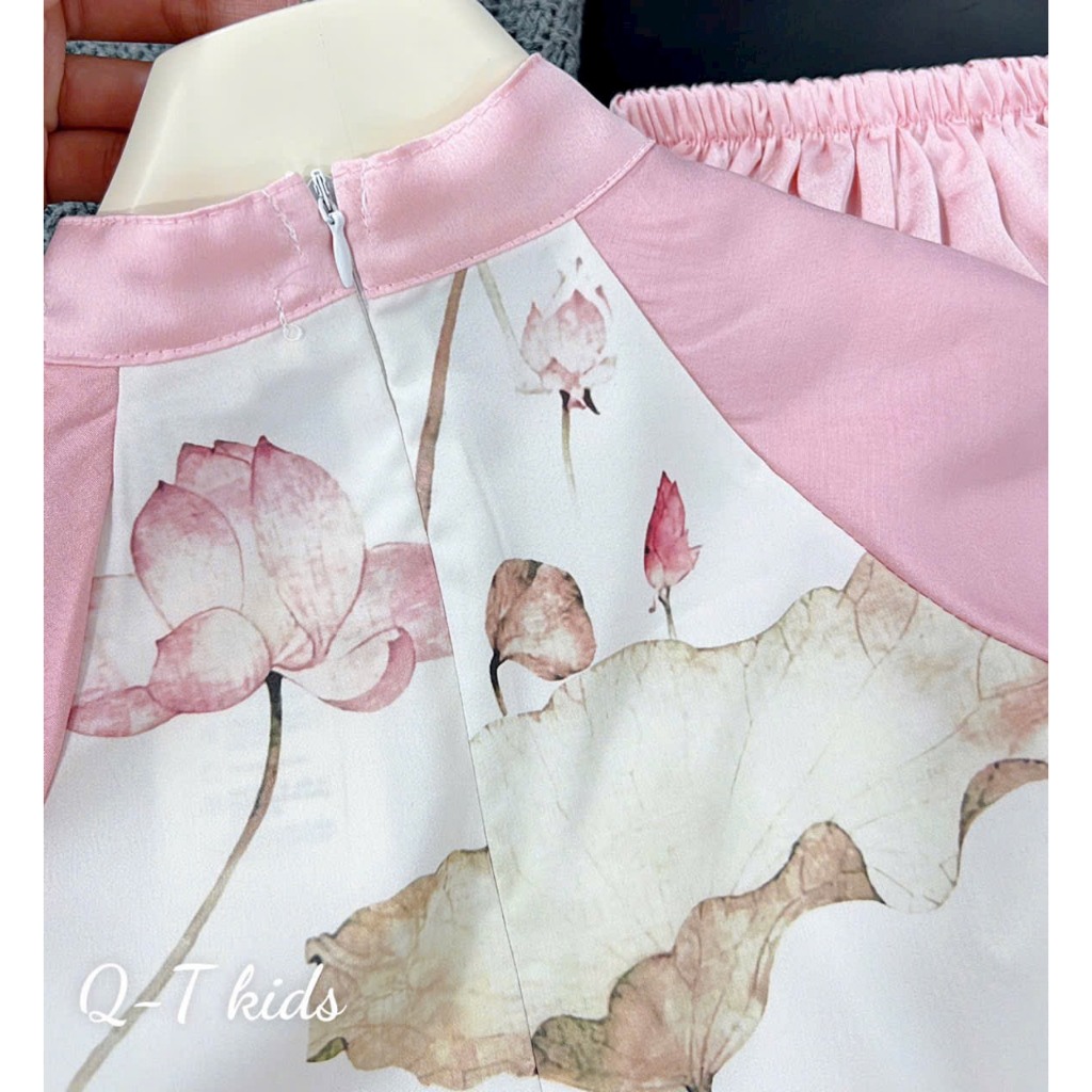 Áo dài hoa sen bé gái