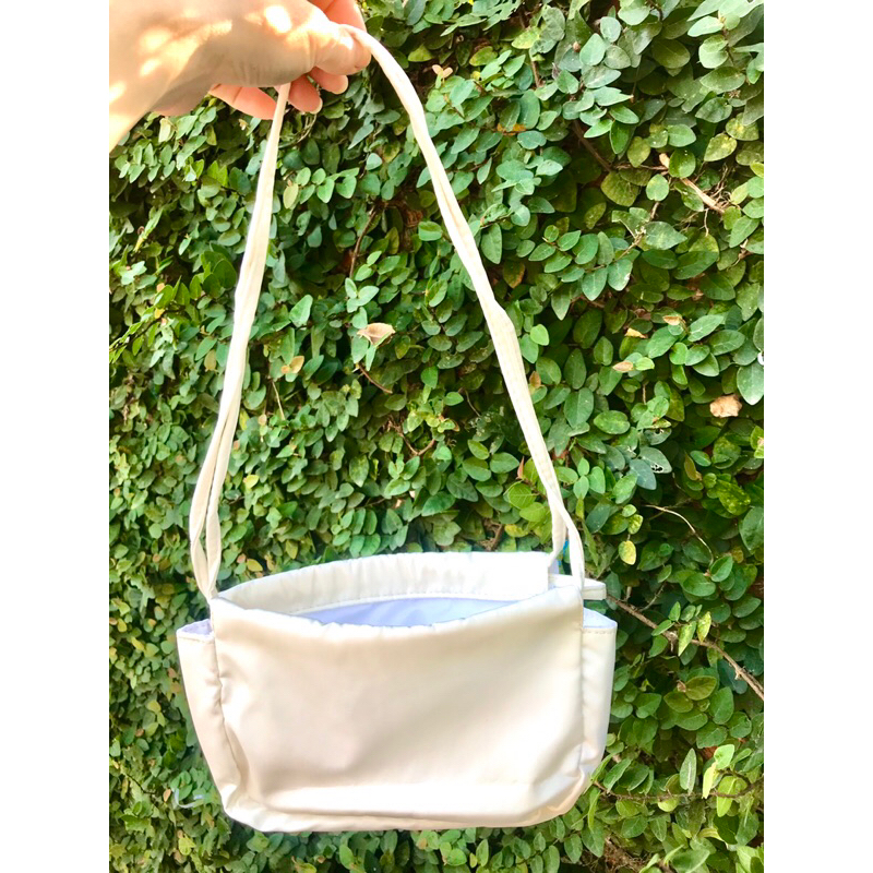 Túi đeo vai màu trắng sữa vải dù chống thấm nước