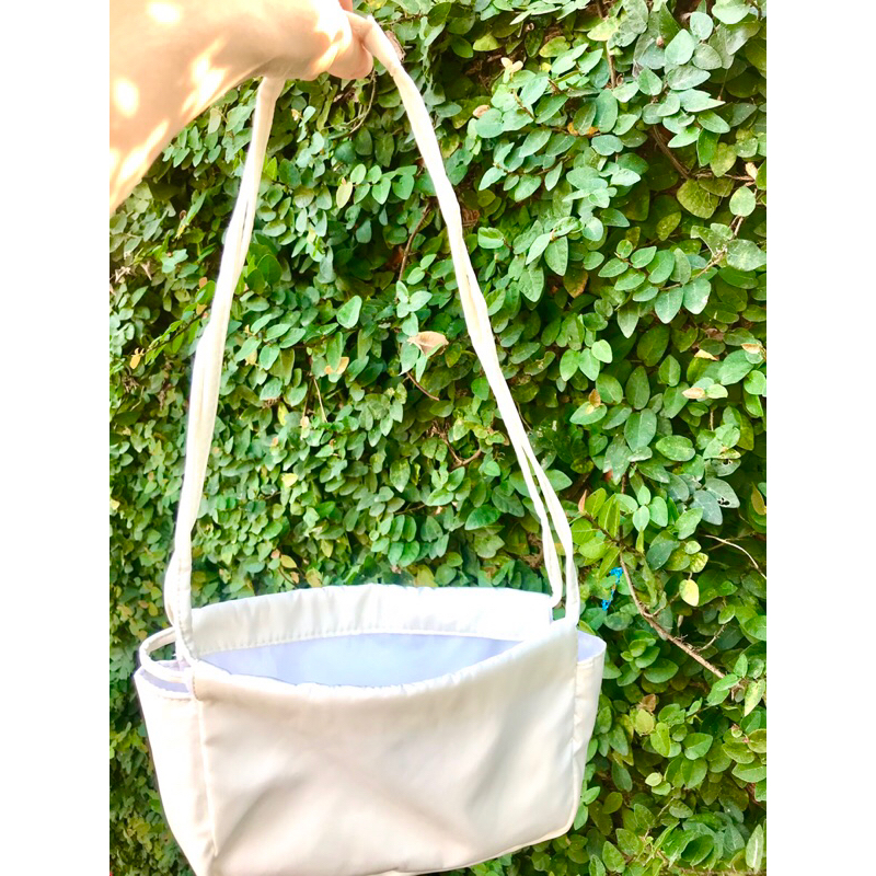 Túi đeo vai màu trắng sữa vải dù chống thấm nước