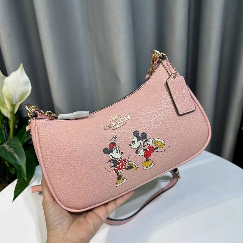 Túi xách Disney X Coac.h Teri Shoulder Bag With Ice Skate Motif✨Mẫu coac.h thuyền đơn giản dễ phối