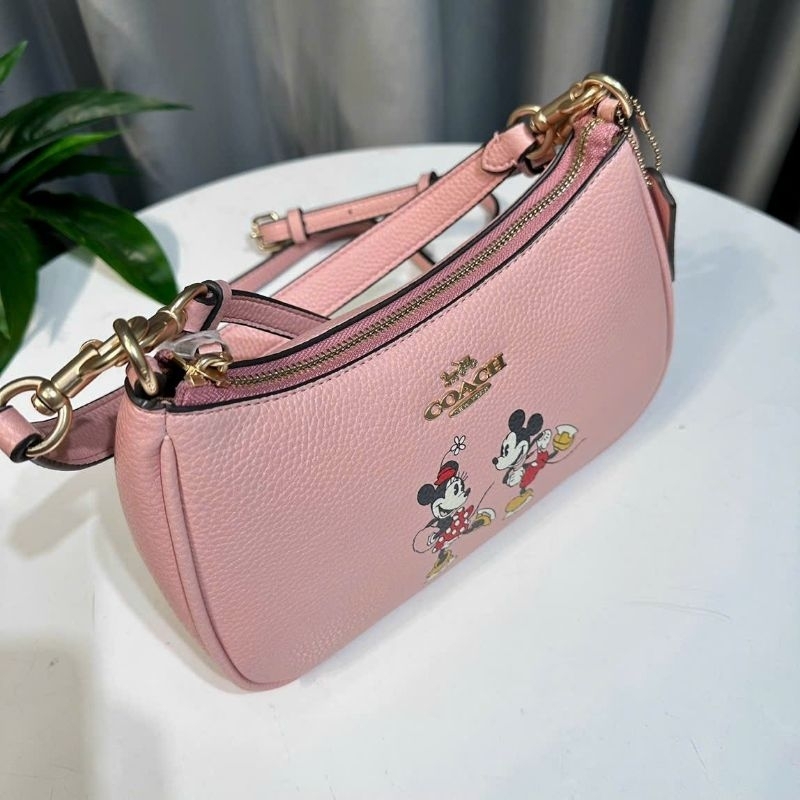 Túi xách Disney X Coac.h Teri Shoulder Bag With Ice Skate Motif✨Mẫu coac.h thuyền đơn giản dễ phối