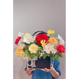 Giỏ hoa lụa để bàn ( túi giấy khách ib shop để chọn màu)