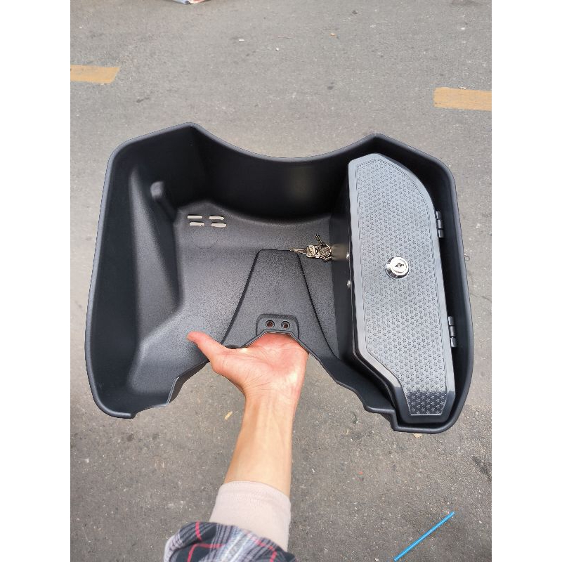 Rổ Giữa ( Nhựa)Oppi V8  Gắn cho xe DR Dream Có Khóa Và Không khóa