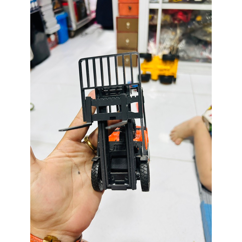 Mô hình xe nâng 1/20 Forklift Truck hãng Doosan