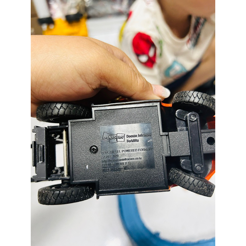 Mô hình xe nâng 1/20 Forklift Truck hãng Doosan