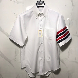 Áo sơ mi Thom Brown trắng ,viền 4 sọc đỏ đen