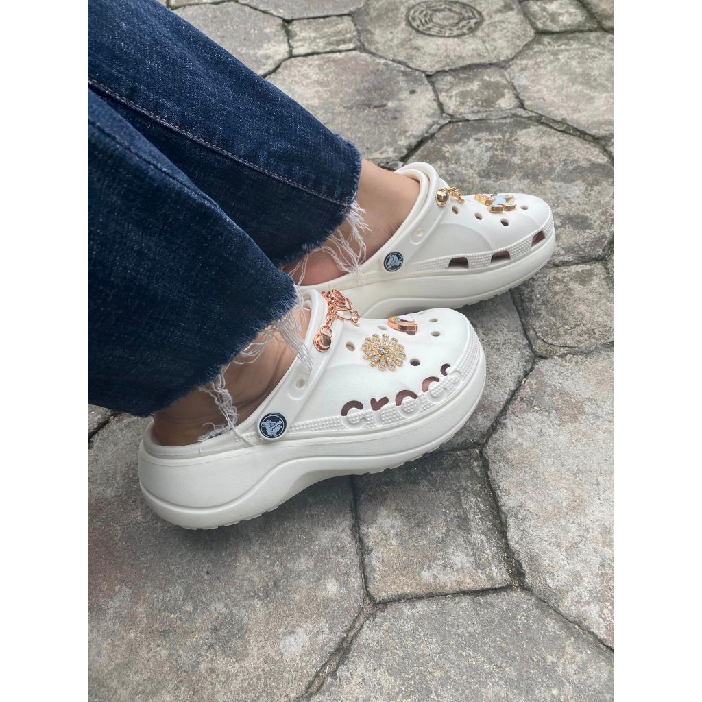 Sục Crocss Đế Cao 5cm Chữ -Tôn Dáng Và Chiều Cao -CROCS BAYA PLATFORM Tặng 10 Jibits