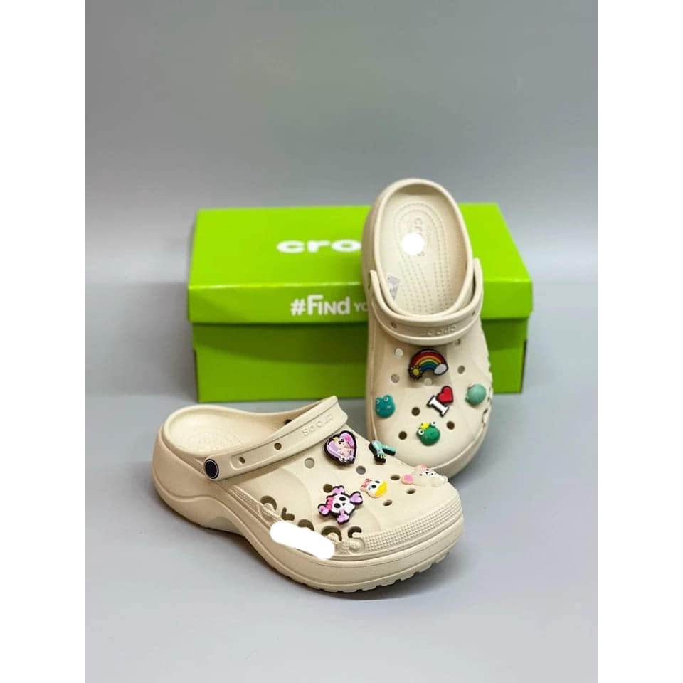 Sục Crocss Đế Cao 5cm Chữ -Tôn Dáng Và Chiều Cao -CROCS BAYA PLATFORM Tặng 10 Jibits