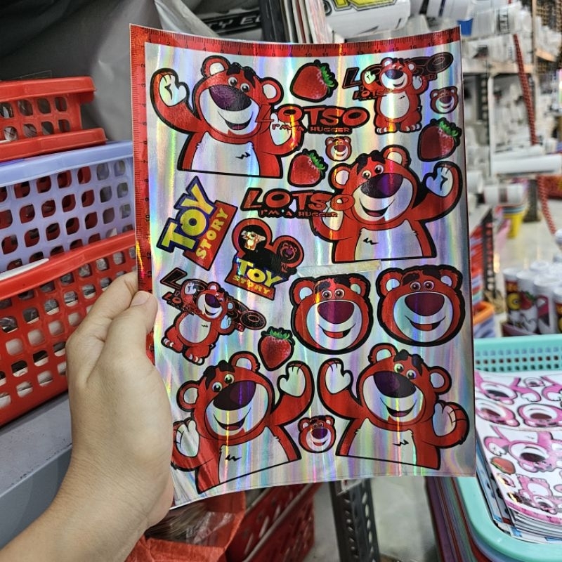 Tem logo gấu dâu lotso 7 màu 18x25cm dán trang trí