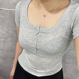 Áo Thun Form Ôm Body Cúc Bấm Tôn Dáng
