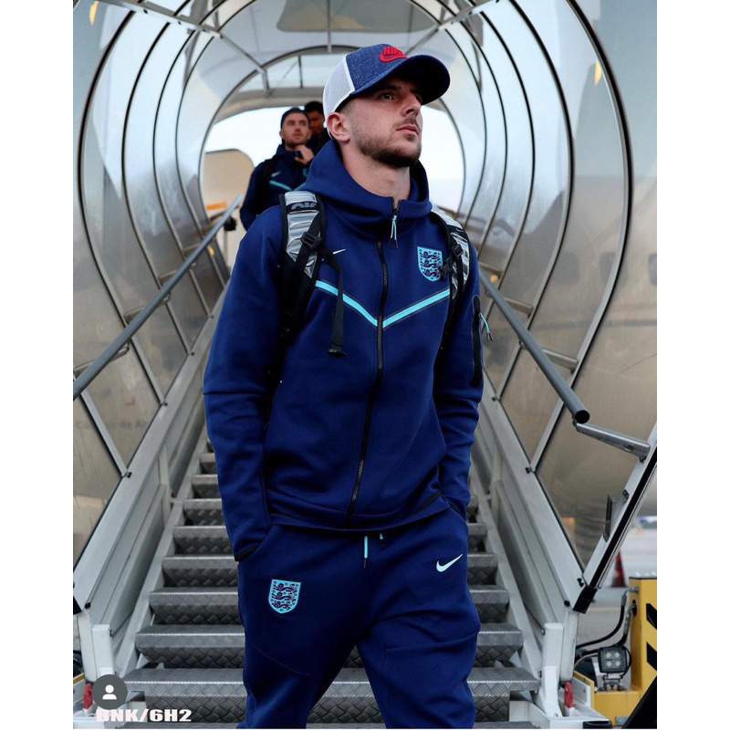 SIÊU PHẨM BỘ THỂ THAO CÓ MŨ MẪU MỚI NHẤT 2023