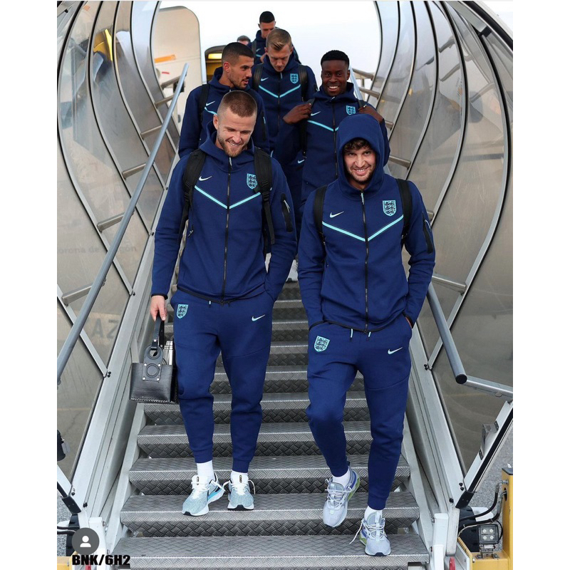 SIÊU PHẨM BỘ THỂ THAO CÓ MŨ MẪU MỚI NHẤT 2023