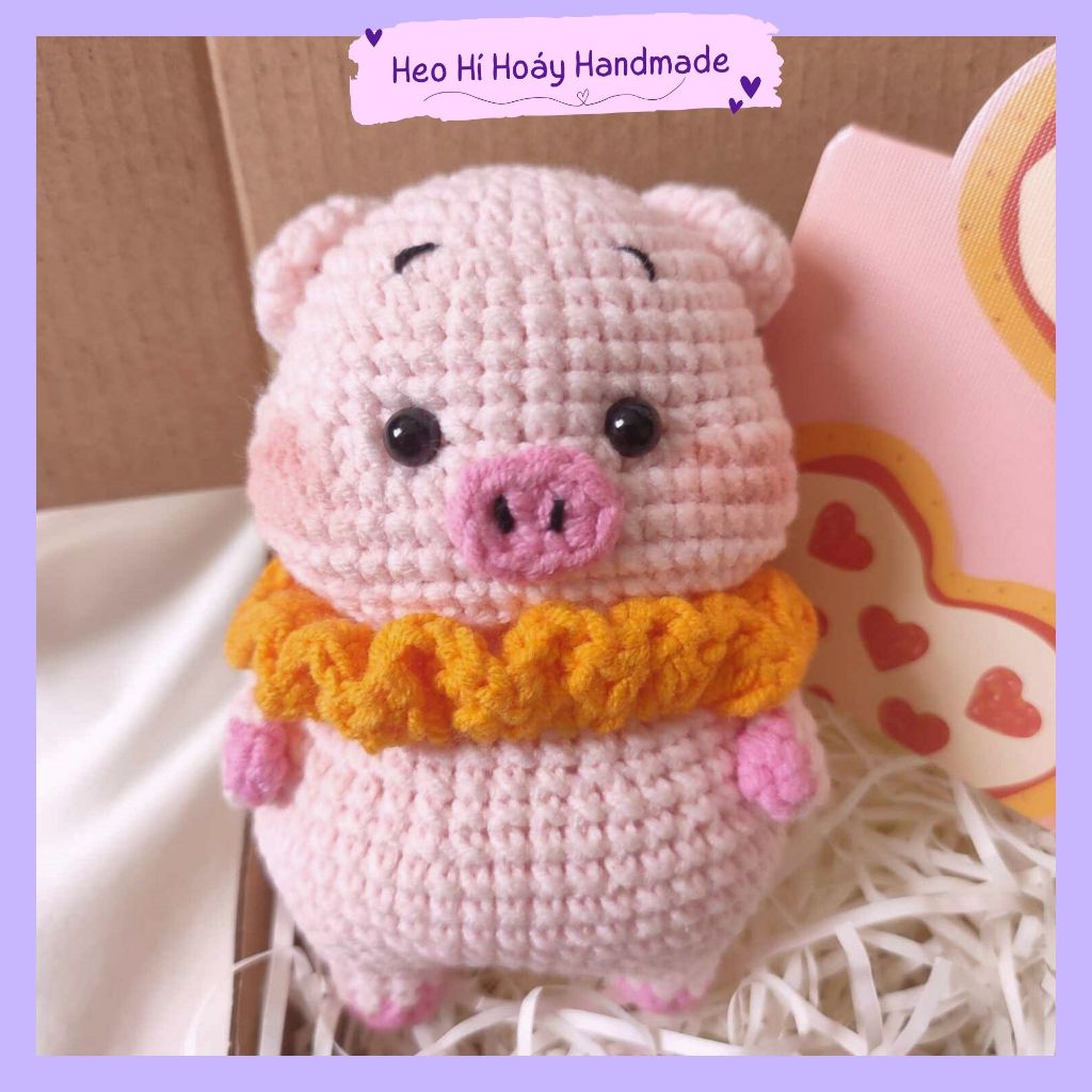 Móc khóa heo hồng bằng len by Heo Hí Hoáy
