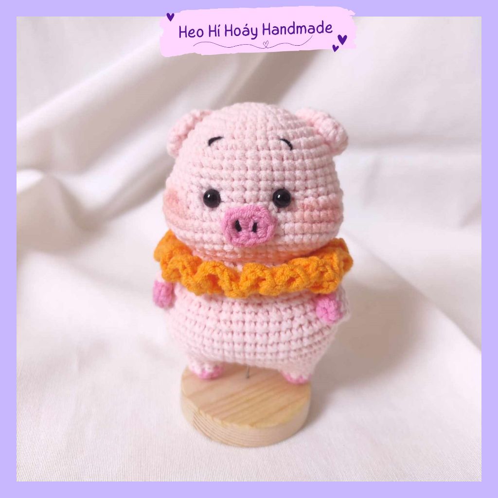 Móc khóa heo hồng bằng len by Heo Hí Hoáy