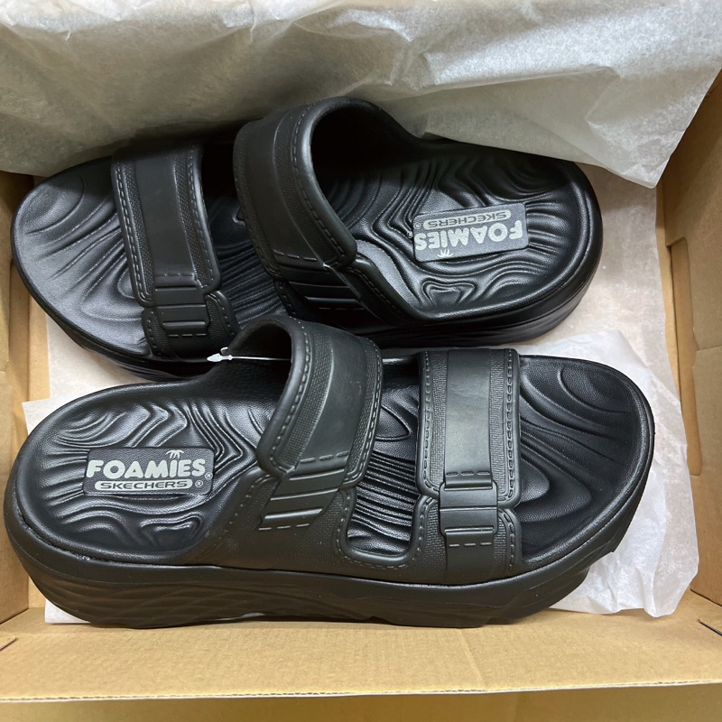 Dép quai ngang Skechers đúc nguyên khối siêu nhẹ