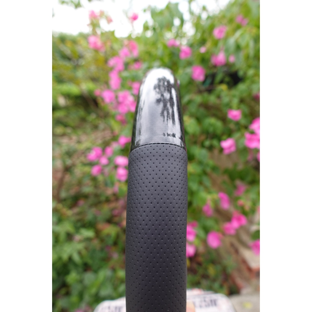 Bọc vô lăng Mitsubishi Xpander, Pajero, Attrage, Mirage, Triton, Outlander, Trùm vô lăng cacbon bảo vệ vô lăng