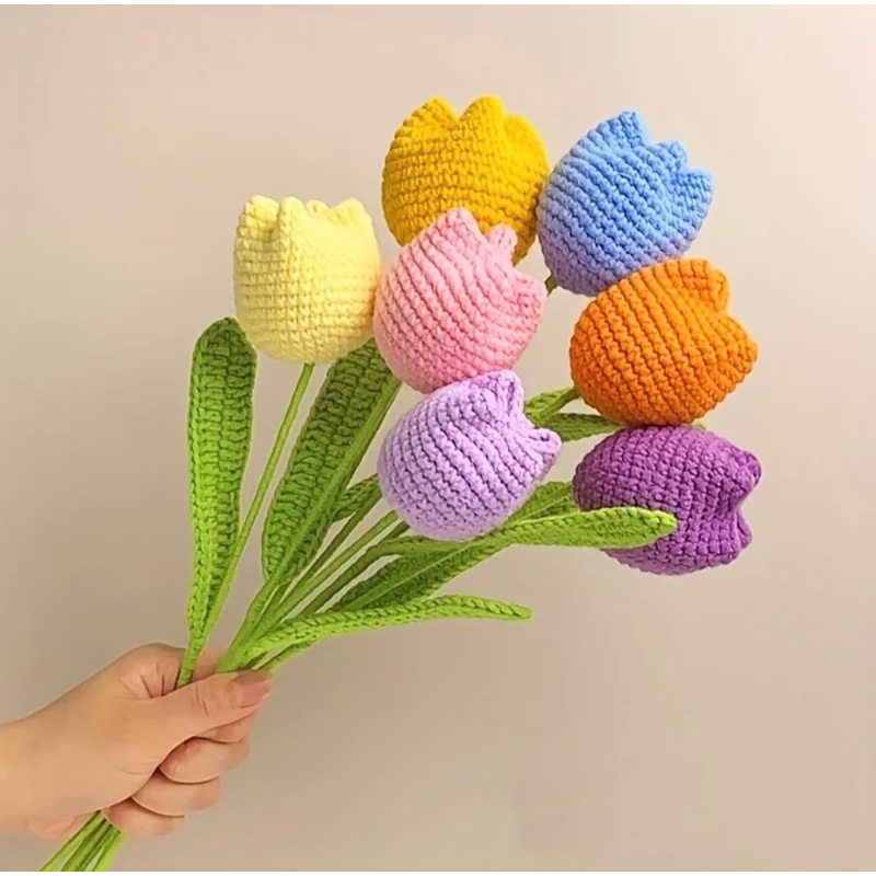 Bó hoa tuylip bằng len handmade - kèm túi xách trong suốt