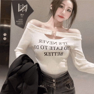 Áo Thun Nữ Trễ Vai Dài Tay Khoét Ngực Phối Chữ Dáng Ôm Trẻ Trung GOSS GA748 Áo Thun Nữ Thu Đông Freesize Dạo Phố Cá Tính