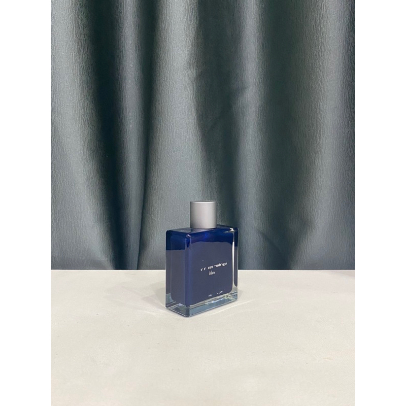 Nước hoa si hiệu NARCISORODRIGUZE 𝘣𝘭𝘦𝘶 𝘯𝘰𝘪𝘳 của Mỹ