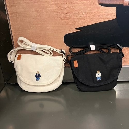 Túi vải đeo chéo Whoau thêu nổi hình gấu WHBGD2311A phong cách Hàn Quốc chính hãng sale