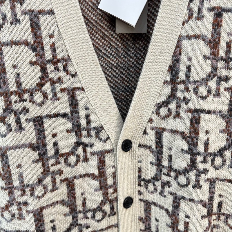 Áo len cadigan dior hoạ tiết chữ màu nâu