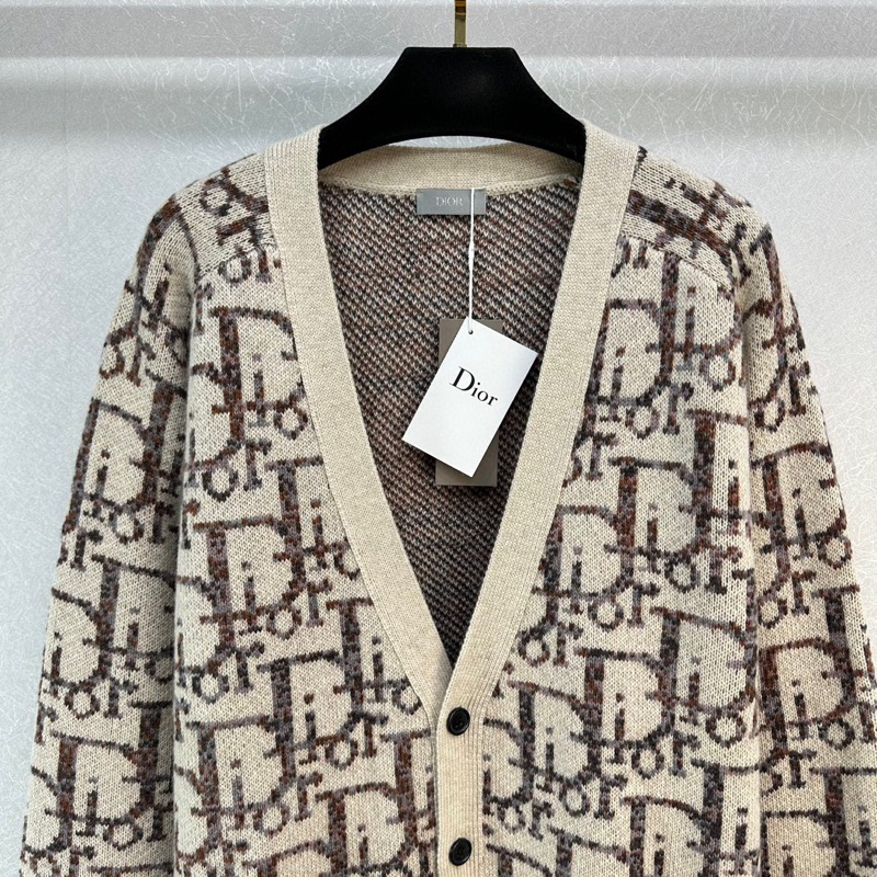 Áo len cadigan dior hoạ tiết chữ màu nâu
