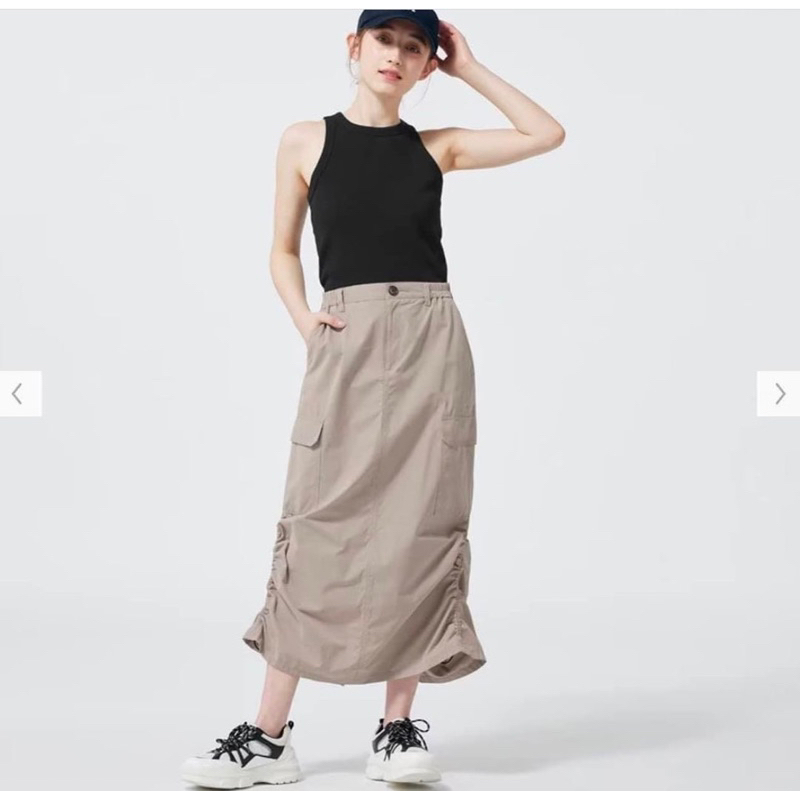 Chân váy túi hộp GU màu be size M newtag auth 100%